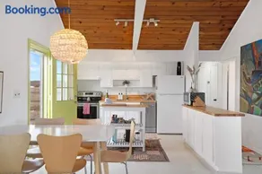 Artist-designed Beach House - Image 5