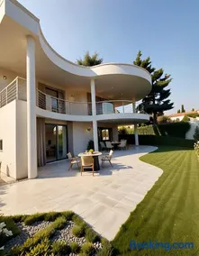 Villa overlooking Lake Maggiore with 3 suites - Image 3