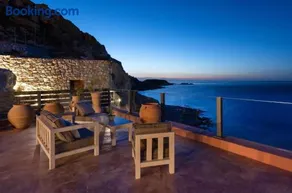 Stone Luxury Suites - Adults Only - Image 4