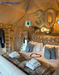 Beautiful Olive Pod Geo Dome House with Hot Tub - Image 5
