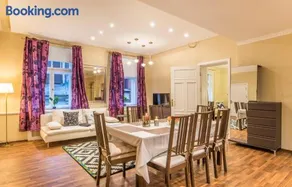Charming spacious 3 bedroom in Old Town - Image 2