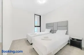 Sunny 2-Bedroom Apartment with Parking in Rouse Hill - Image 2