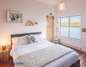 Island Vista - Waterfront Condo - Image 1