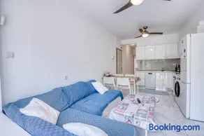 Peaceful Coastal 2-Bedroom Retreat by ΜΡS - Image 3