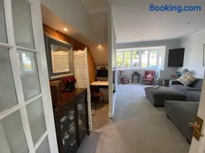 Claygate Village Stay - Parking & London Links - Image 4