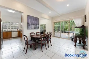 Aircabin - Blakehurst - Spacious - 5 Beds House - Image 4