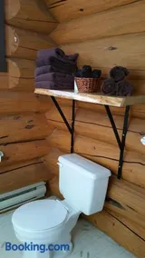 Twin Peaks Hotel Cabins - Image 4