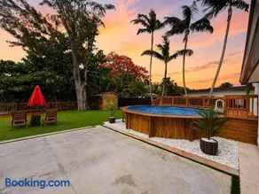 Tropical Lakehouse Escape Pool and Lakefront - Image 4