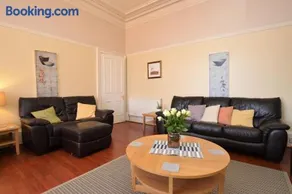 Sebright Holiday Apartment - Image 1