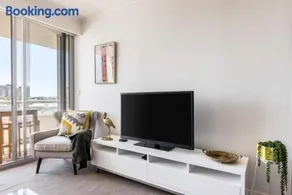 2 Bedroom Darling Harbour Waterviews Pool Sydney - Image 4