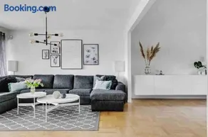 Bright house close to the beach, city center and free parking - Image 4