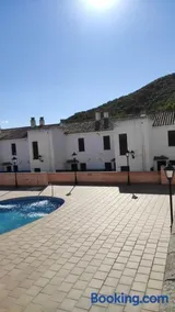 Beautiful Duplex with a Patio - Image 3