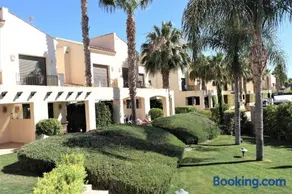 Townhouse overlooking the pool - Image 4
