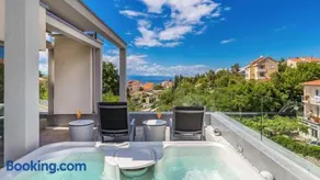 Villa con griglia, terrazza e giardino - Image 1