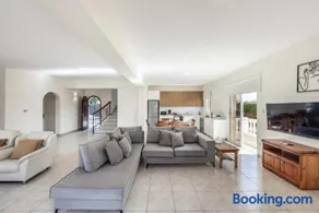 Villa Coral Bee - walking distance to Coral Bay Beach - Image 5