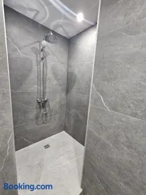 Makenzy Mermaid 2 Bedroom Apartment - Image 4