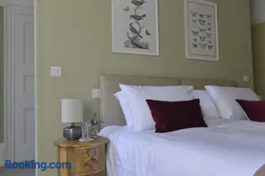 Old Green Chambers spacious town centre apartment with free parking! - Image 3