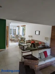 Casa amplia - Pileta y parque - Image 1