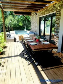Villa Piscine Chauffée et Spa Idéale pour Famille et Amis - Image 3