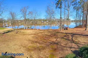 Saluda Lake Escape - Image 4