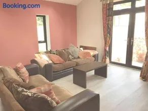 Delightful detached Cottage in Village Centre - Image 2