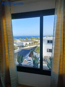 Sunny Corner, delux apartment vista mar and pool - Image 1