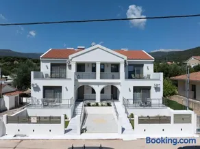 ELENI & MEMAS Luxury Apartments Kefalonia - Image 1