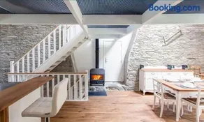 Voll ausgestattetes wunderschönes Ferienhaus mit Whirlpool, Terrasse und Grill | Ideal für Homeoffice - Image 2
