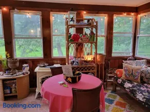 Wine and roses farm house - Image 3