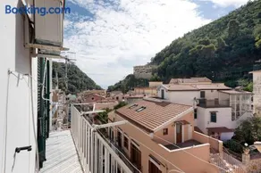 Ce Tour - Nonni's Lemon House - Image 3
