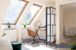 The Hale Abode- 1 Bed Gated Parking & Close to Man Airport - Image 2