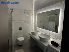 Windmill Apartments - Image 4