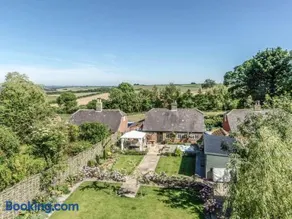 Jolls Cottage with hot tub Lincolnshire Wolds - Image 2