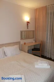 Apartment Kristin in Apart Hotel Stenata - Image 3