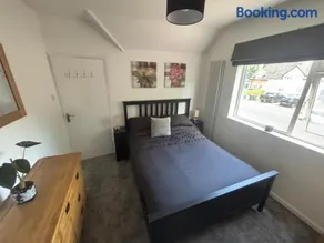 3 bed home - Stratford Upon Avon - Image 3