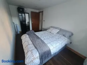 Lived-in 2 Bedroom Ground Floor Flat Opposite Marina - Image 2