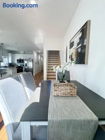 Cozy 3BR Retreat with Rooftop Near EWR & NYC Access - Image 5