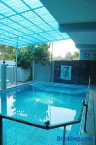 Aquora Pool Stays - Image 2