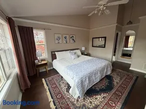 Upscale Two Bedroom Mountain Retreat - Image 4