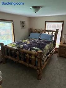 Cozy Cottage Sleeps 4 Walk to Downtown Springs - Image 4