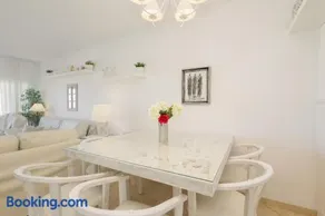 Beautiful beachside duplex apartment with amazing sea views - Image 3