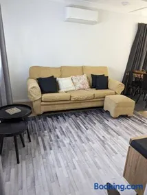 Elizabeth Street Guesthouse - Image 1