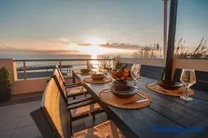 Sunset Beach House - Image 1