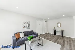 Pine Brook 1111 I State of the art 15 Bd Apt - Image 2