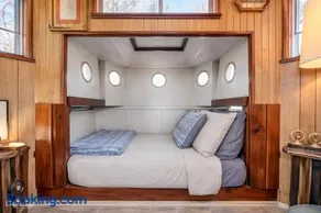 Shipwreck with upper deck, Dock Access, Kayaks - Image 3