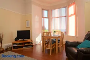 Sebright Holiday Apartment - Image 4