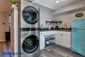 Cozy 1BR w/ 4min walk to Downtown [Blueberry Hill] - Image 3