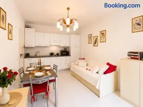 [ZONA POETI] ★★★★★ Relax in Piscina - Free Parking - Image 3