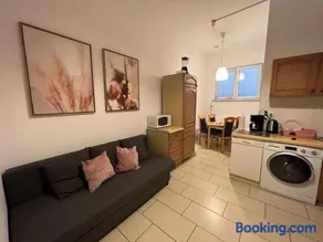Private Souterrain Apartment in the green of Berlin - Image 1