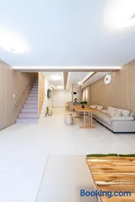 整白 貸切 2階建ての広い町屋 屋上にサウナとジャグジー寝室4部屋 - Image 4